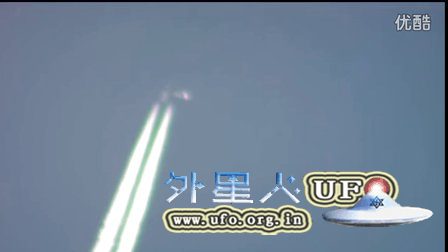 2016年4月8日飞机还是飞碟?夜空蓝白色光球UFO的图片 2016年4月8日飞机还是飞碟?夜空蓝白色光球UFO的图片