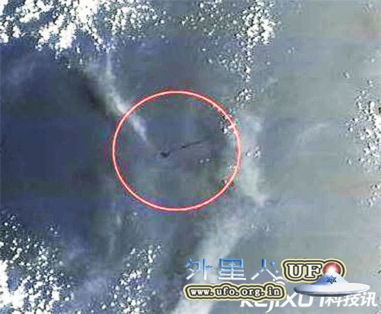 NASA发回地球最新照片 称中国海域疑似出现UFO 第1张