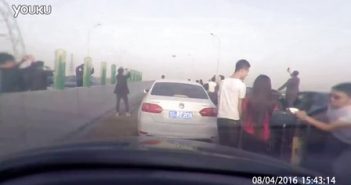 2016年4月8日广州UFO低空飞过众多围观群众