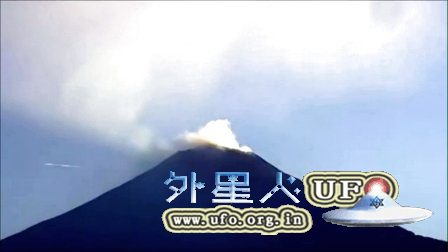 2016年4月巨大的雪茄形UFO飞过墨西哥火山的图片 2016年4月巨大的雪茄形UFO飞过墨西哥火山的图片