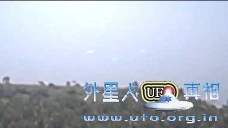 3奇怪神秘的旋转灯在天空 真正的不明飞行物UFO的案例的图片