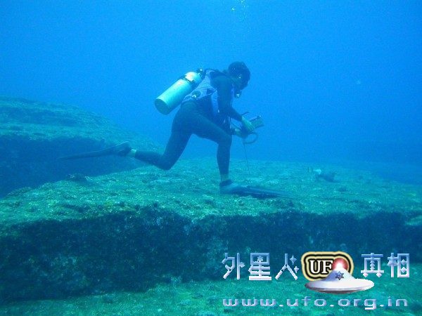 谷歌地球发现海底金字塔形结构 边长达十几公里的图片