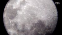 紧贴月面快速飞行的UFO的图片