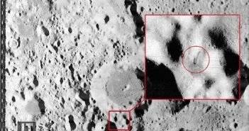 月球表面发现疑似“外星人基地天线”？