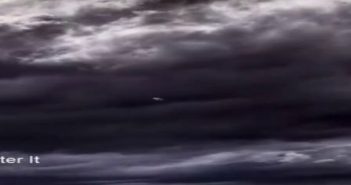 惊人的UFO外星飞船出现在德国8月31日2016年100％实物