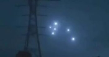 数个未知UFO光球出现 他们在干什么
