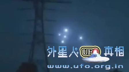 数个未知UFO光球出现 他们在干什么的图片