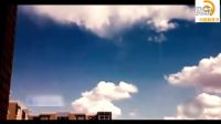 国外天空打开了一道时间隧道UFO飞进去了的图片