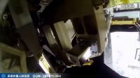 高清！宇航员出舱维护 摄像头清楚捕捉白色UFO飞碟穿过的身影的图片