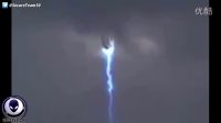 巨大电浆UFO开启虫洞离开地球! 真的假的？的图片