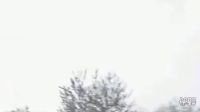 中国公路上突现UFO的图片