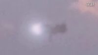 相机抓拍到10个下降的UFO目击的图片
